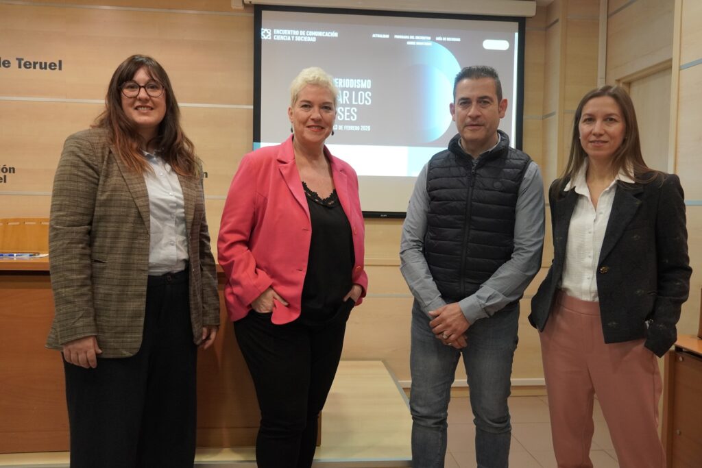 Marta Sancho, Isabel Poncela, Eduardo Suárez y Luisa Valdivielso, en la presentación del I Encuentro de Comunicación, Ciencia y Sociedad, en Teruel.